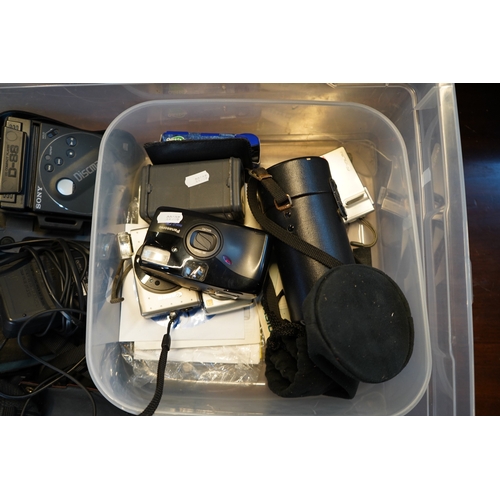 205 - Collection of Vintage Audio and visual equipment to include Sony Video Walkman, Discman D88 etc.