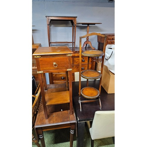 556 - 20thC Jardinière stand with brass fittings and a Walnut folding cake stand