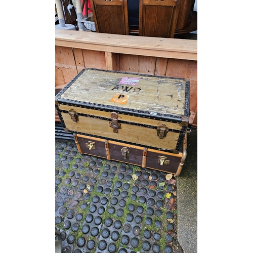 584 - 2 Vintage Travelling trunks