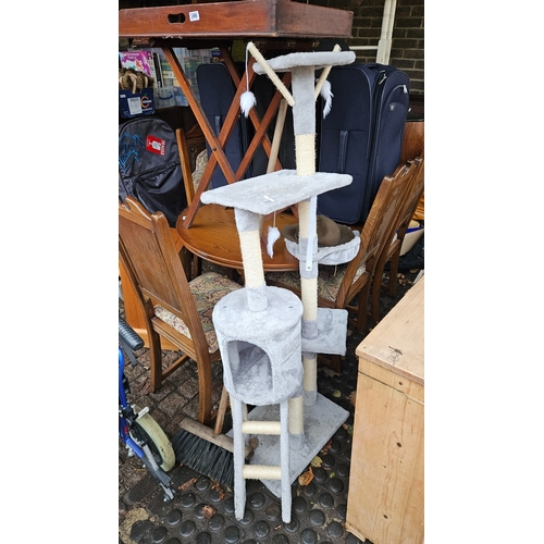 588 - Cat Play Station