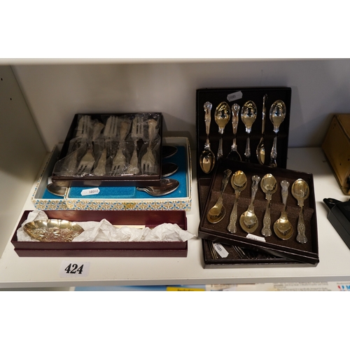 424 - Collection of assorted Silver plated Flatware to include Teaspoons