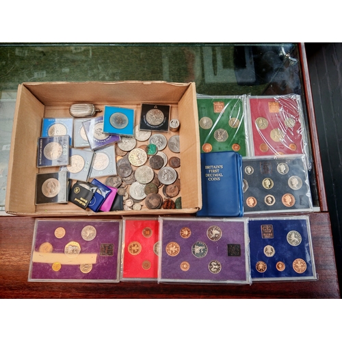 485 - Good collection of assorted COins to include Decimal sets, Crowns ...