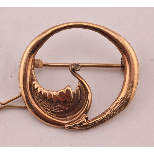 577 - 9ct Gold Viking Boat Design brooch 28mm. 5.1g total weight