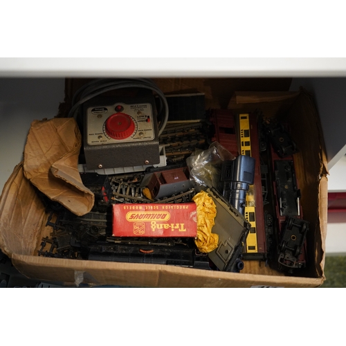 417 - Collection of Tri-ang Railways and track