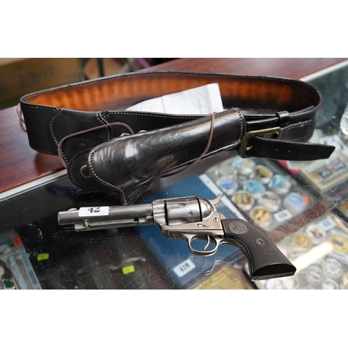 42 - Colt Single Action American Army Peacemaker Black Powder 32/20 Revolver Winchester centre Fire (32 W... 
