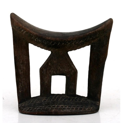 50 - African / Tribal Art.  A carved hardwood African neck rest, 15cms (6ins) high.