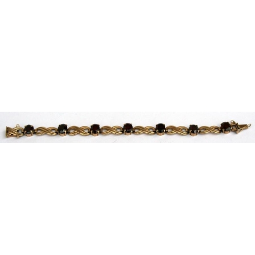 89 - A 9ct gold garnet set bracelet