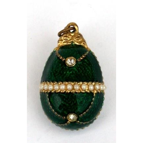 92 - A green enamel egg shaped pendant. 3cm (3.2 ins) high