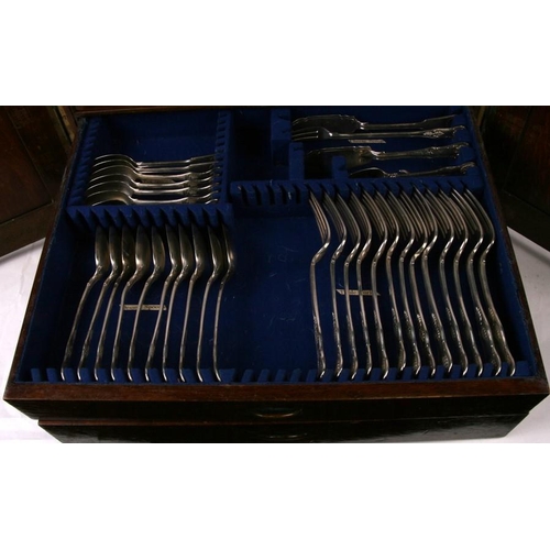 112 - A quantity of Victorian of silver cutlery in an oak canteen. Various London date marks. 121 troy oun... 