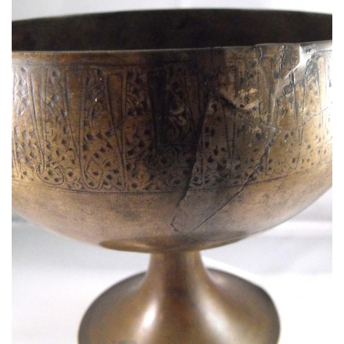 332 - A 12th century Persian Khorassan bronze footed bowl, engraved to the rim with Kufic script in repeti... 