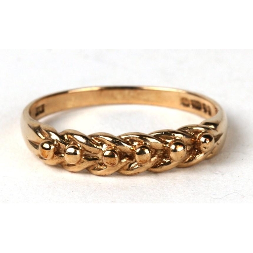 1021 - A 9ct gold ring. Approx UK size Q. 2.4g