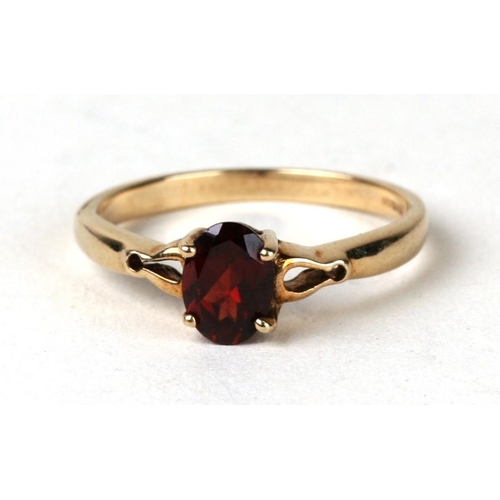 1023 - A 9ct gold garnet ring. Approx UK size N. 2g