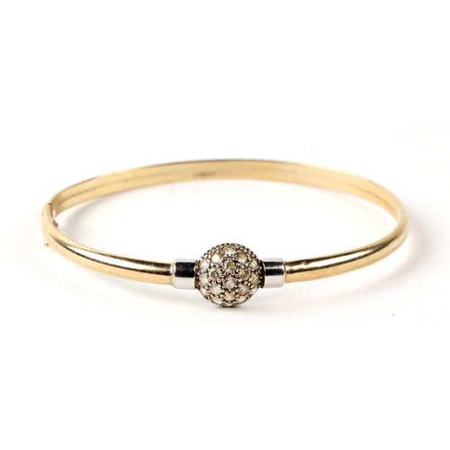 1038 - A 9ct gold bangle, stamped 9k, weight 5g.