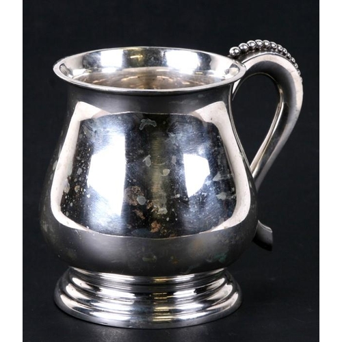 193 - A large silver Indian hallmarked one pint tankard of plain form. 11.5cm (4.5 ins) high.  331g