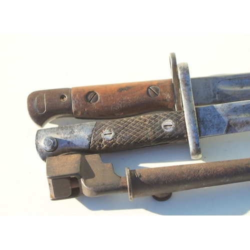 346 - A Spanish 1893 model Artillery Bayonet stamped 2022D on ricasso with a shortened blade to use as a T... 