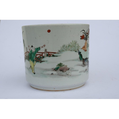 392 - A Chinese famille rose bitong brush pot decorated with figures. 14cm (5.5 ins) highCondition ReportT... 