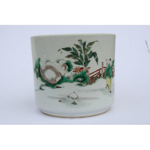 392 - A Chinese famille rose bitong brush pot decorated with figures. 14cm (5.5 ins) highCondition ReportT... 