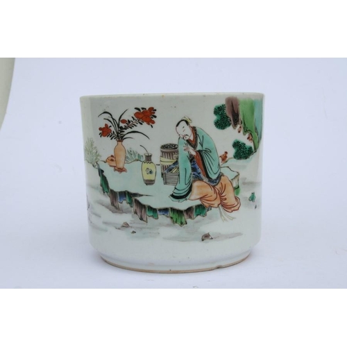 392 - A Chinese famille rose bitong brush pot decorated with figures. 14cm (5.5 ins) highCondition ReportT... 