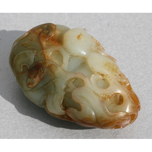 456 - A Chinese jade carving depicting gourds and foliage, 7cms (2.75ins) high.