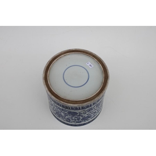 460 - A large Chinese blue & white brush pot decorated with foliate scrolls, 17cms (6.75ins) high.