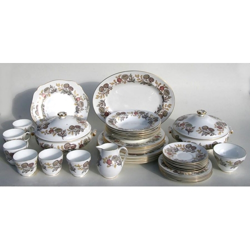 810 - A Wedgwood Litchfield pattern six-person dinner and tea service.