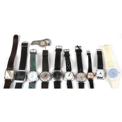 900 - A group of gentleman's wristwatches.