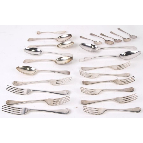 936 - A quantity of silver flatware, weight 1039g.