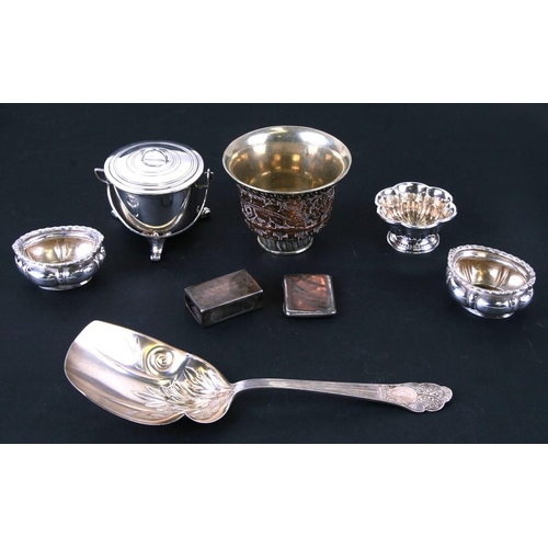 953 - A pair of late Victorian silver salts of cauldron form, London 1901, weight 48g; together with other... 