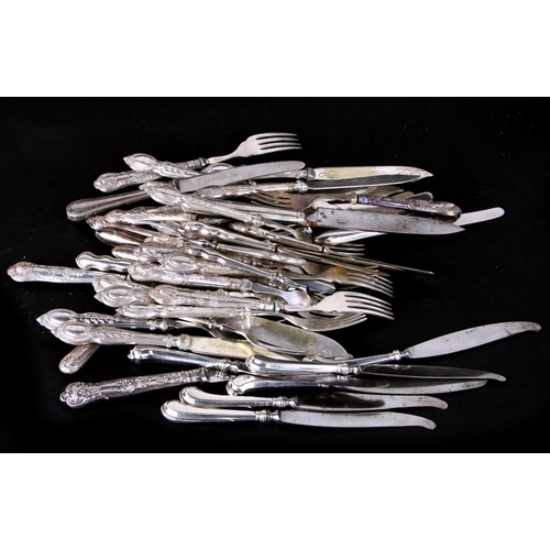 965 - A large quantity of assorted silver handled cutlery