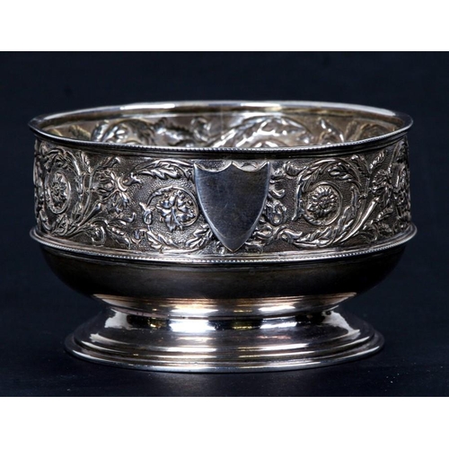 971 - An ornate Victorian silver bowl, Birmingham 1883 and makers mark for George Unite. 9.5cm (3.75 ins) ... 