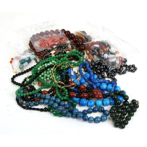 984 - A quantity of costume jewellery to include necklaces and beads.