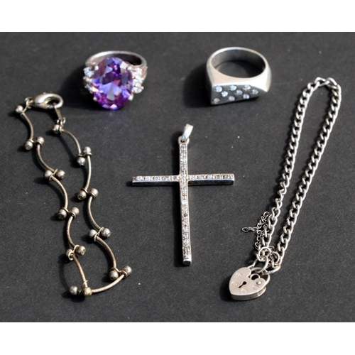 990 - A quantity of silver jewellery to include a crucifix, bracelets and rings Condition Report30g... 