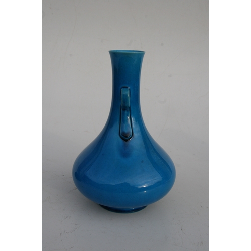 514 - A Chinese turquoise glaze two-handled vase with impressed seal mark to the underside, on a pierced h... 