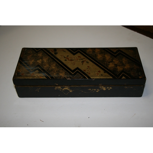 369 - A set of Japanese lacquered boxes with gilt decoration on a black ground (5).