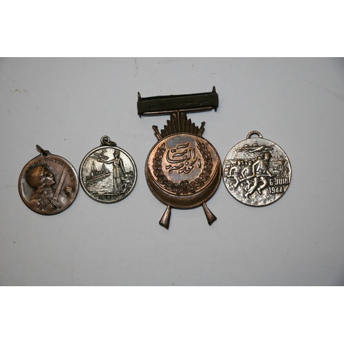 1068 - A 1916 Verdun medal, a 1919 Great War medal, a WW2 D-Day medal together with a Middle East medal