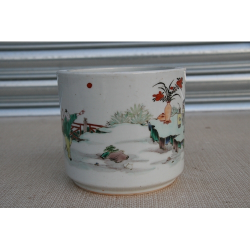 392 - A Chinese famille rose bitong brush pot decorated with figures. 14cm (5.5 ins) highCondition ReportT... 