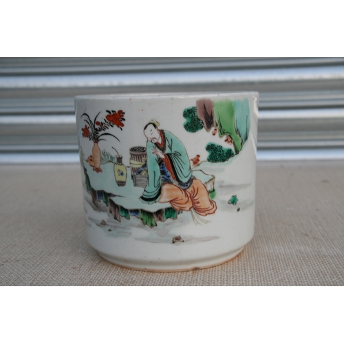 392 - A Chinese famille rose bitong brush pot decorated with figures. 14cm (5.5 ins) highCondition ReportT... 