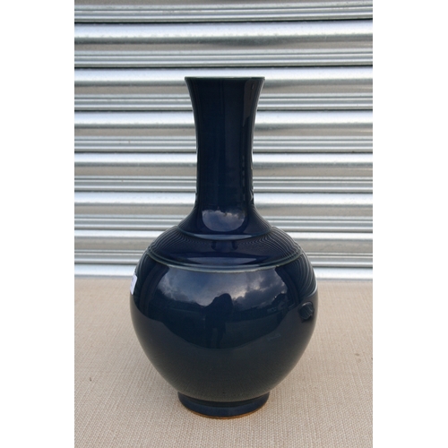 383 - A large Chinese monochrome vase with six character mark to the underside, 39cms (15.25ins) high.