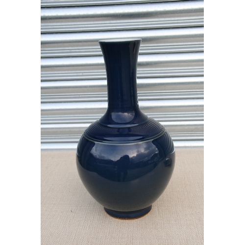 383 - A large Chinese monochrome vase with six character mark to the underside, 39cms (15.25ins) high.