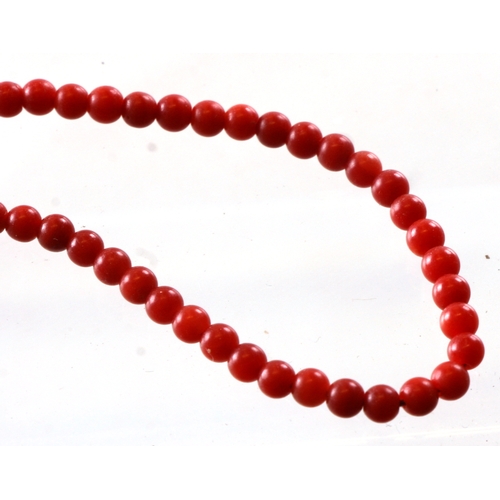 1014 - A coral bead necklace with 18ct gold clasp, 42cm (16.5 ins) long.