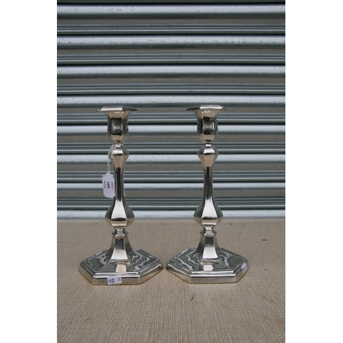 160 - A pair of Edwardian silver candlesticks, each with slender baluster form columns on stepped hexagon ... 