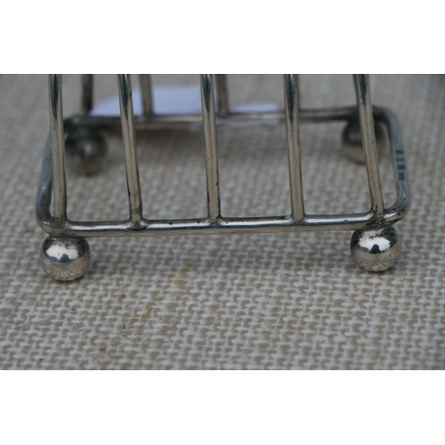 955 - A Victorian four-division silver toast rack, Birmingham 1891, weight 87g.