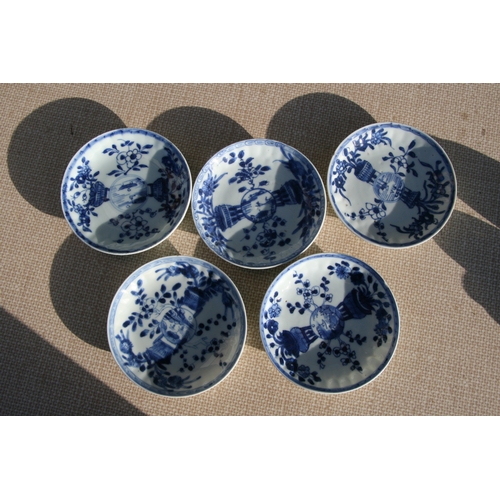 523 - A group of Chinese blue & white tea bowls and saucers, the tea bowl 7cms (2.75ins) diameter,