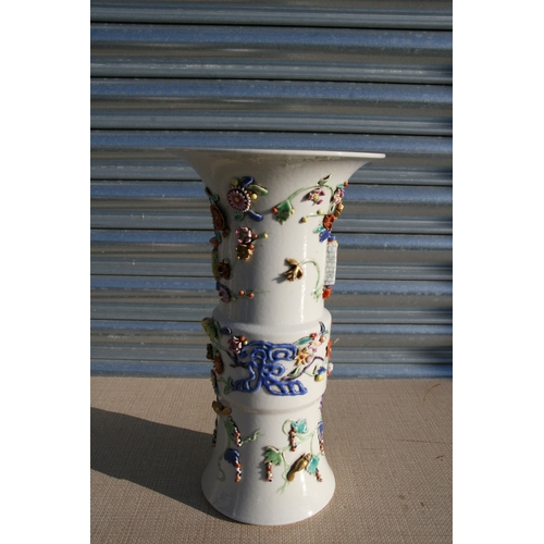 530 - A large 18th / 19th century Chinese Gu vase with applied decoration depicting precious objects, 37cm... 