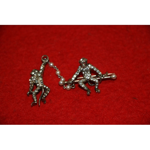 266 - An early 20th century century paste set bar brooch depicting monkeys, after Knoll & Pregizer, 3cms (... 