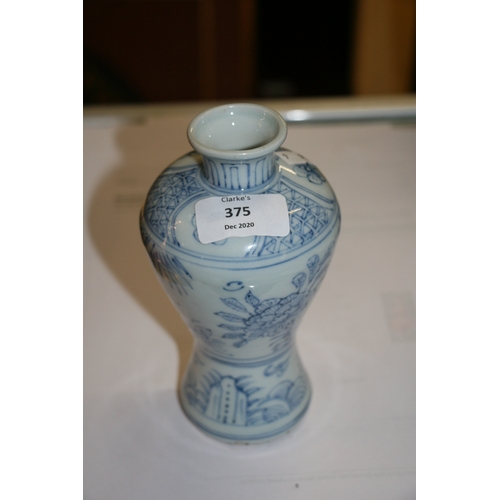 375 - A Chinese blue & white vase decorated with flowers, 15cms 96ins) high.