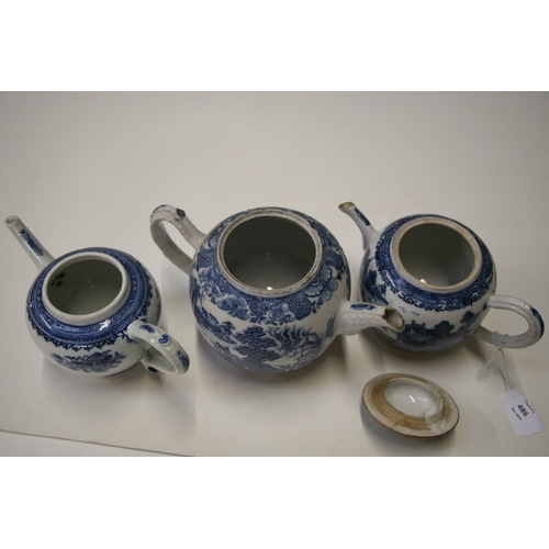 486 - A group of Chinese blue & white teapots, the largest 16cms (6.25ins) high (5).