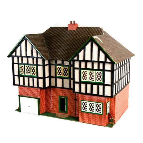 146 - A 1930's mock Tudor two storey dolls house. 78cm ( 30.5 ins) wide