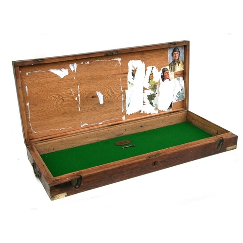 150 - An oak gun case with brass corners and carrying handles, 83cms (32.5ins) wide.