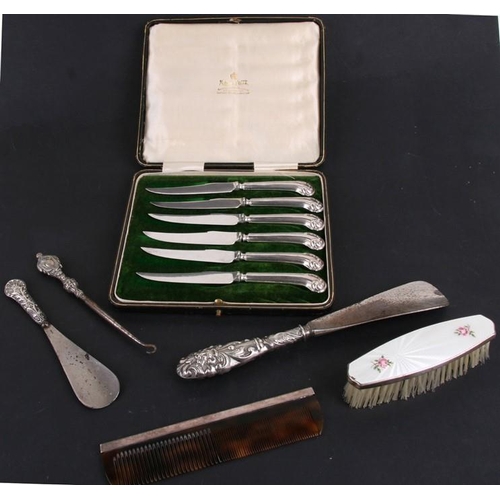 214 - A cased set of silver handled knives together with silver handled shoe horns and other items.